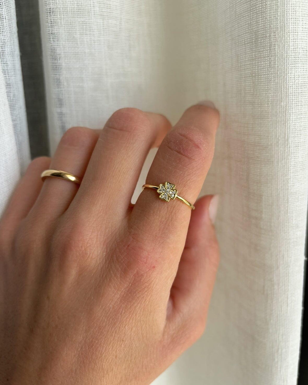 Anello con quadrifoglio zirconato