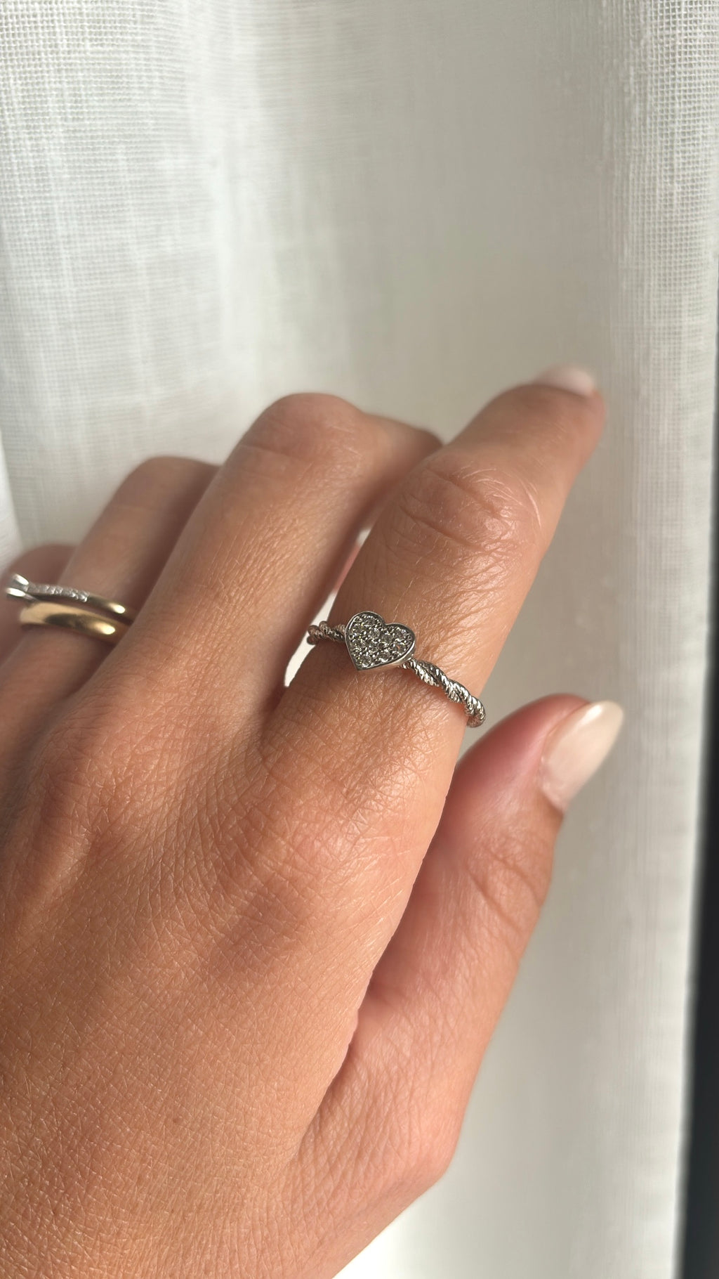 Anello torchon con cuore zirconato