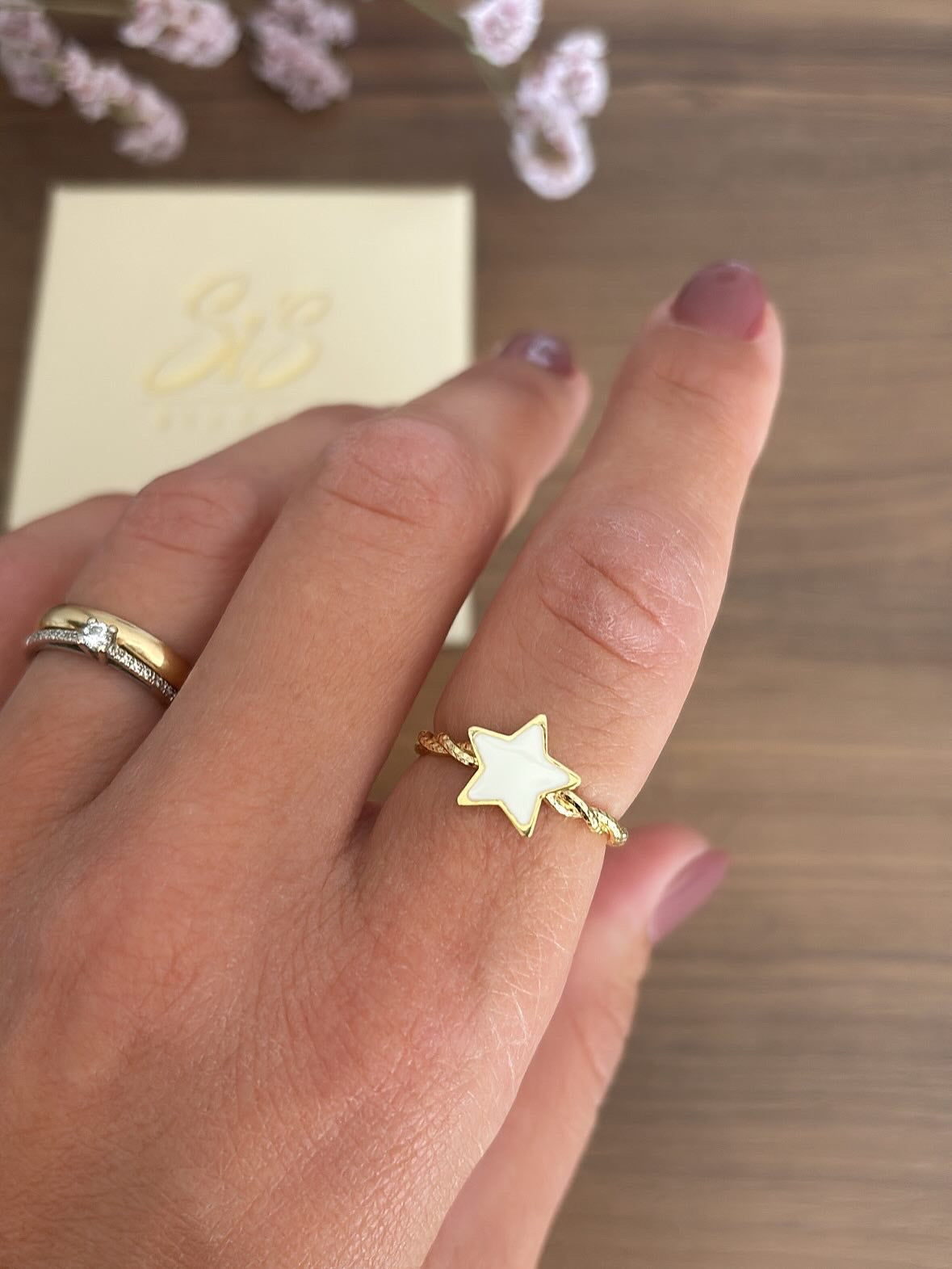 Anello torchon con stella smaltata