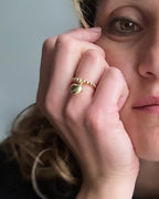 Anello elastico microsfere con ciondolo bombato