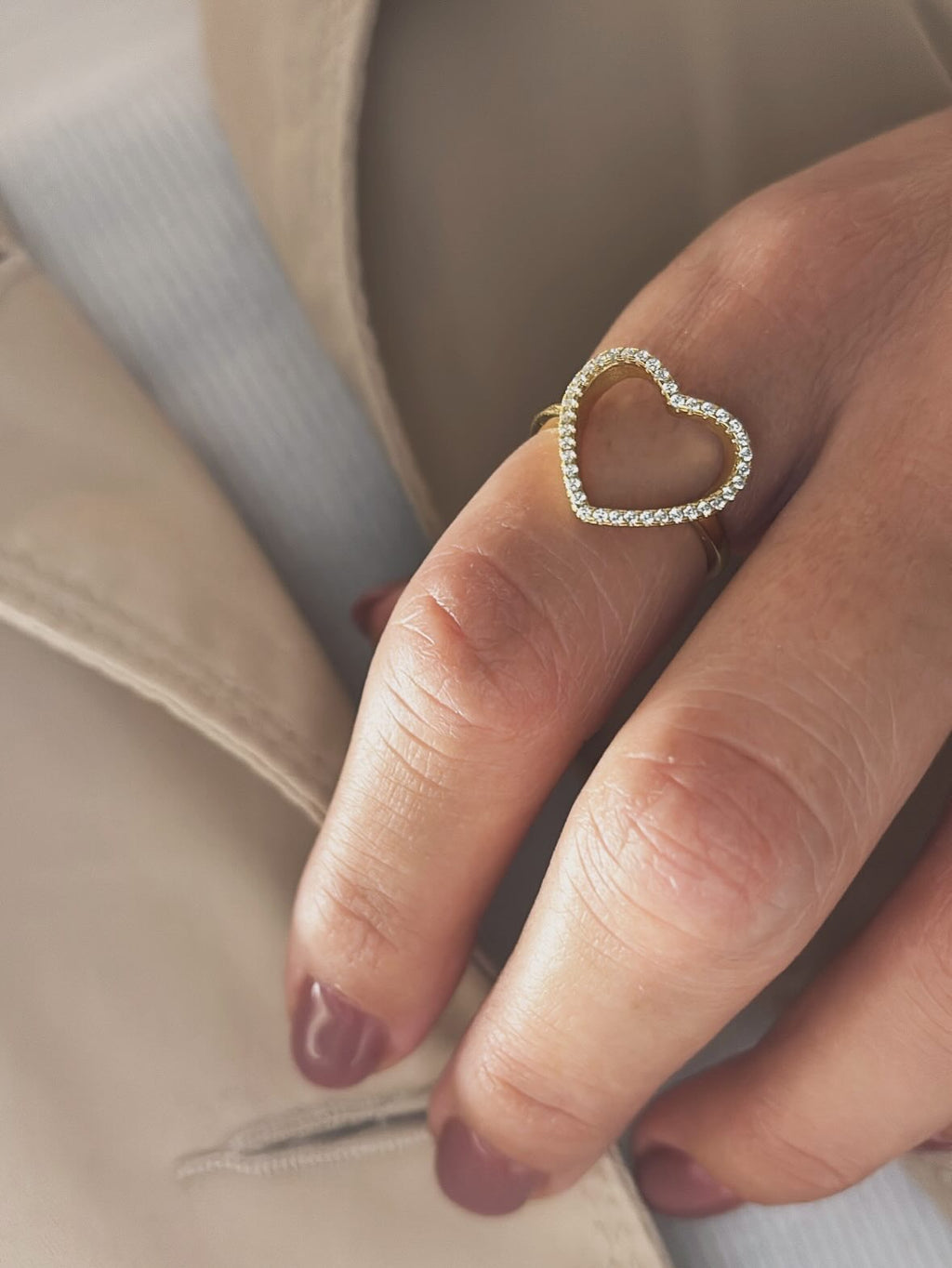 Anello profilo cuore zirconato