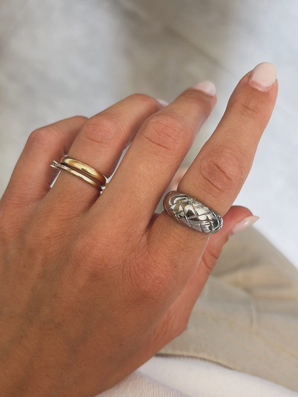 Anello trama