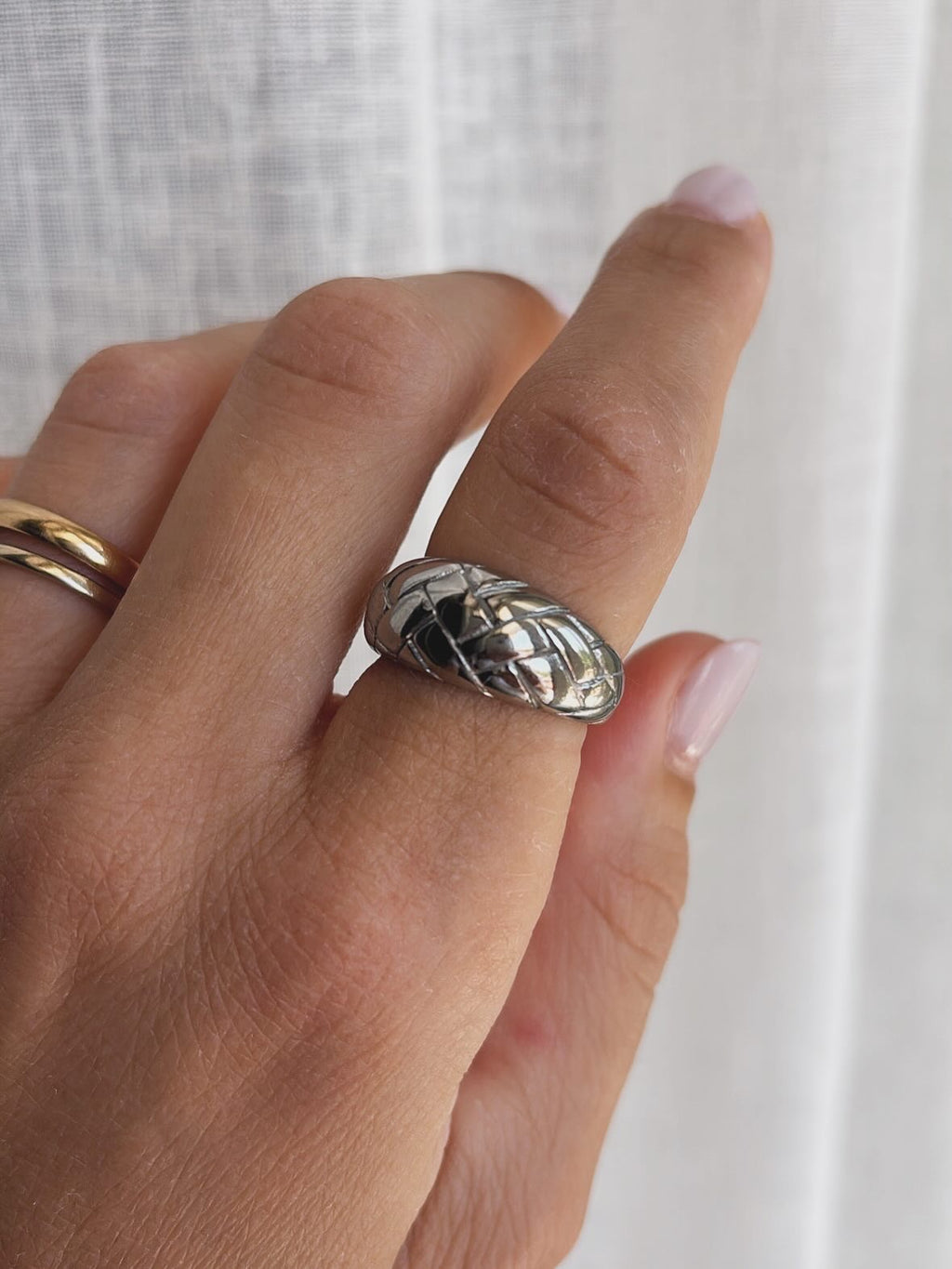 Anello trama