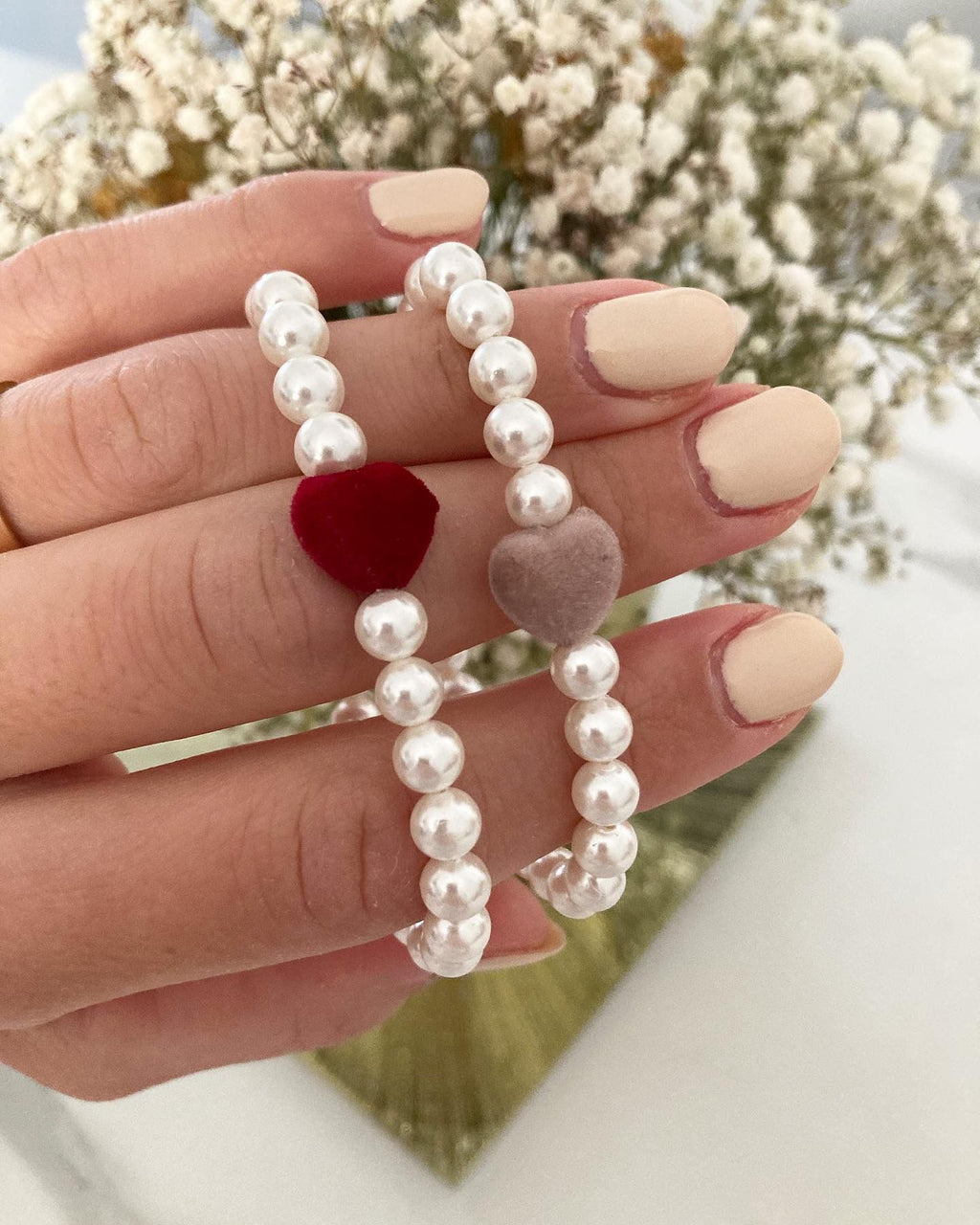 Bracciale elastico perle e cuore in velluto