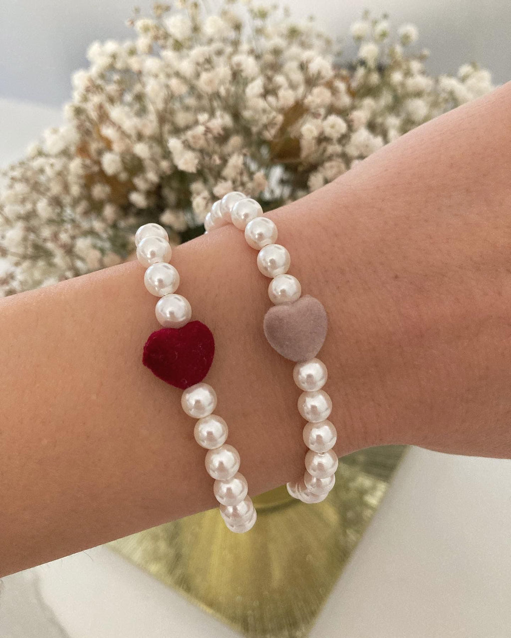 Bracciale elastico perle e cuore in velluto