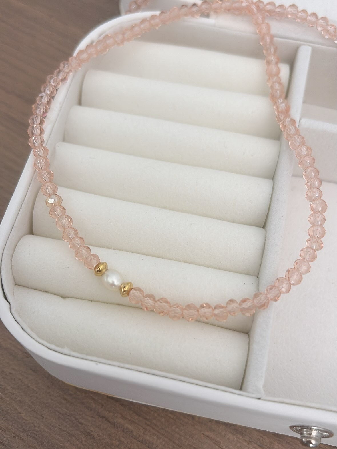 Collana mezzi cristalli con perlina centrale
