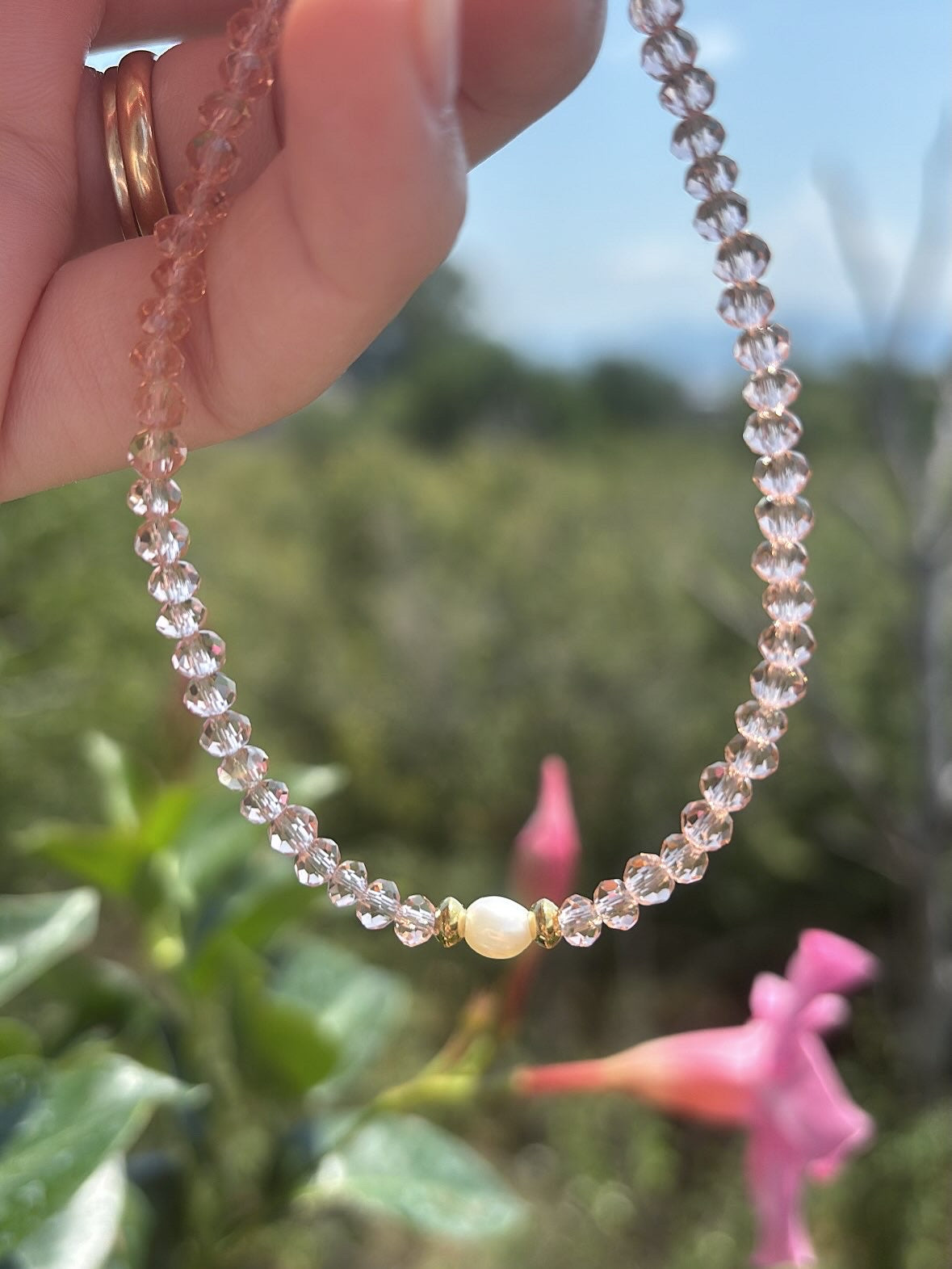 Collana mezzi cristalli con perlina centrale