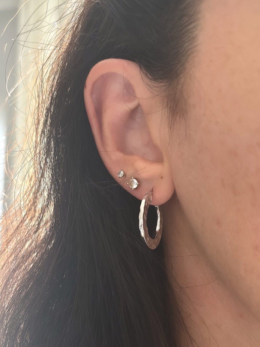 Orecchini cerchio piatto martellato