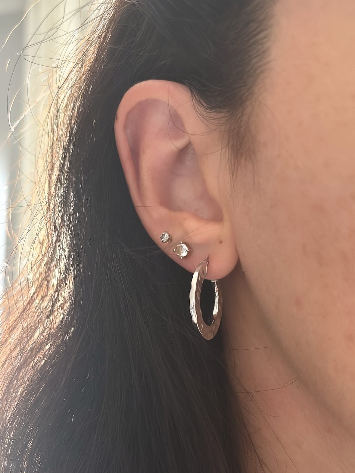 Orecchini cerchio piatto martellato