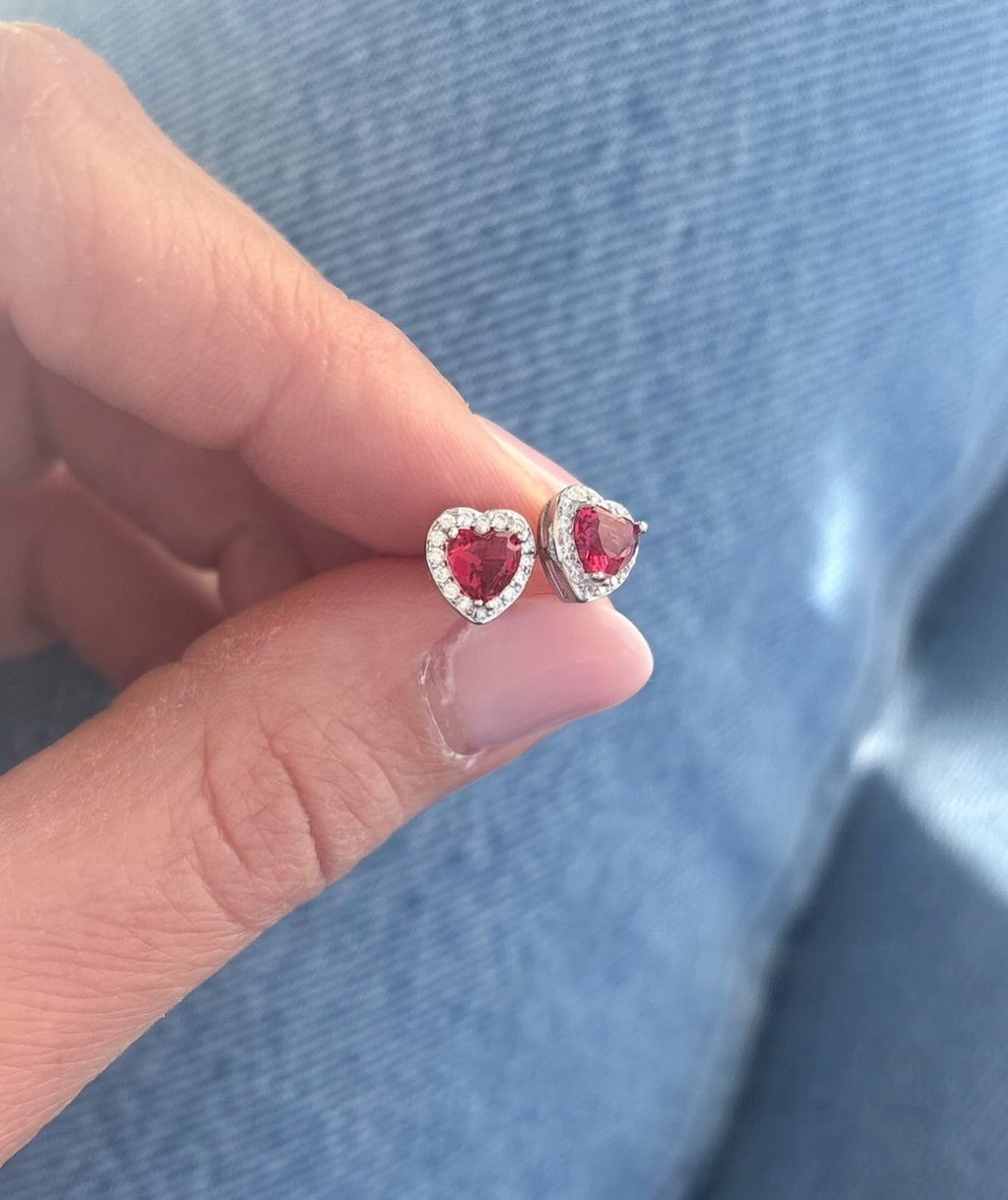 Orecchini a lobo cuoricino incorniciato