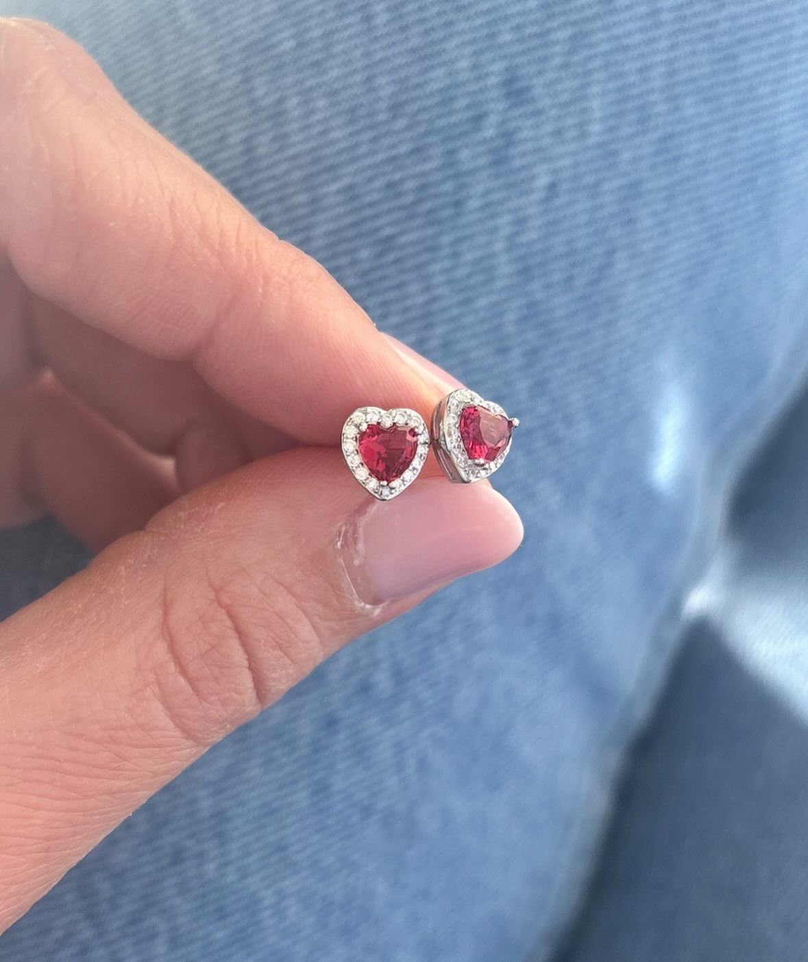 Orecchini a lobo cuoricino incorniciato