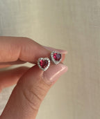 Orecchini a lobo cuoricino incorniciato