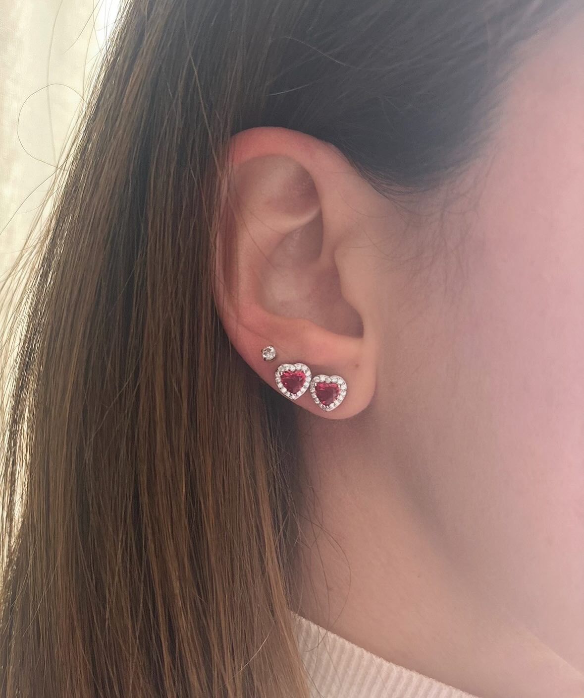 Orecchini a lobo cuoricino incorniciato