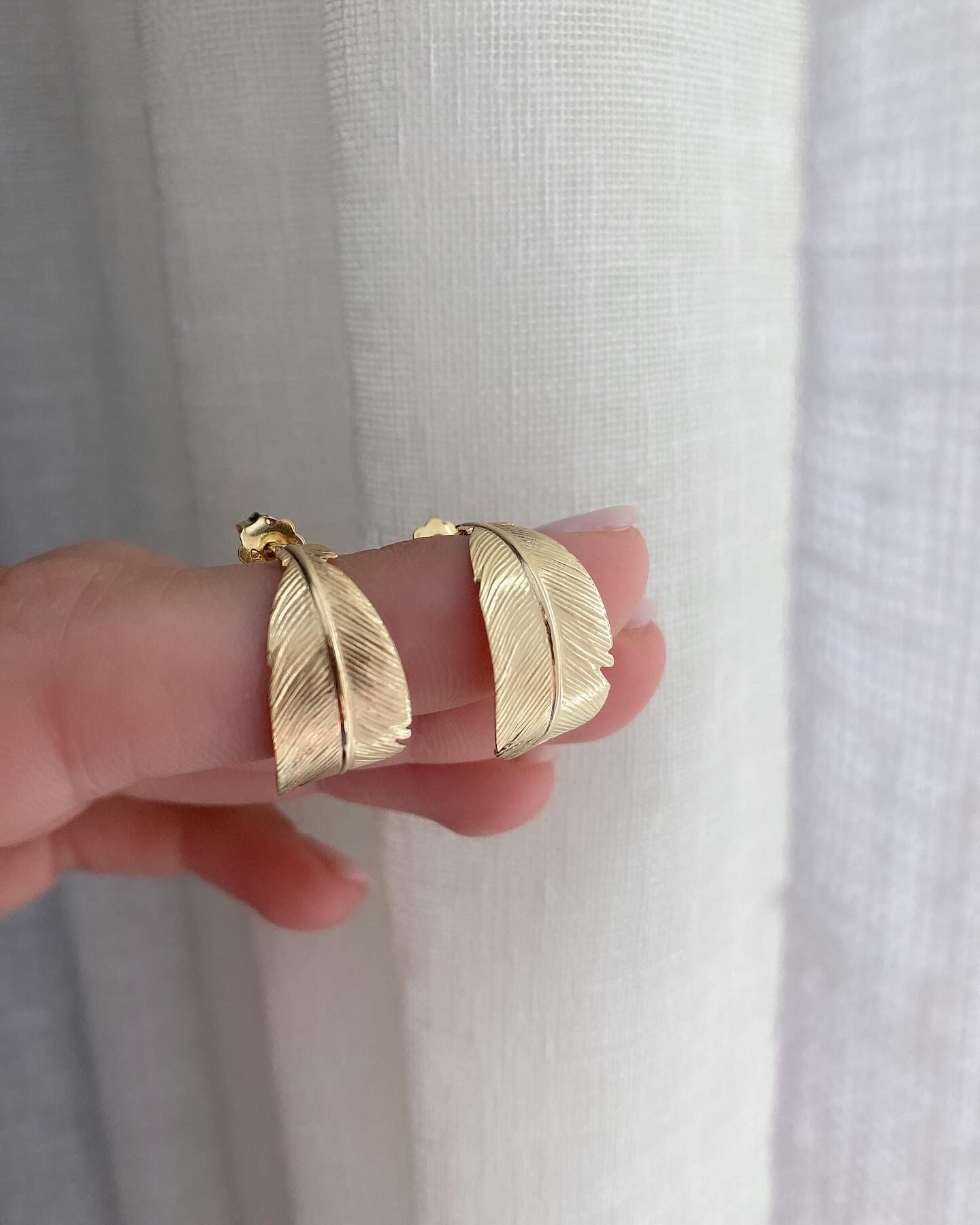 Orecchini piuma curvata