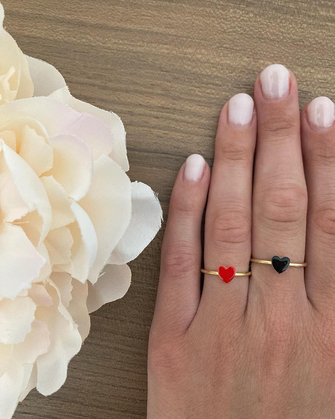 Anello con cuore smaltato