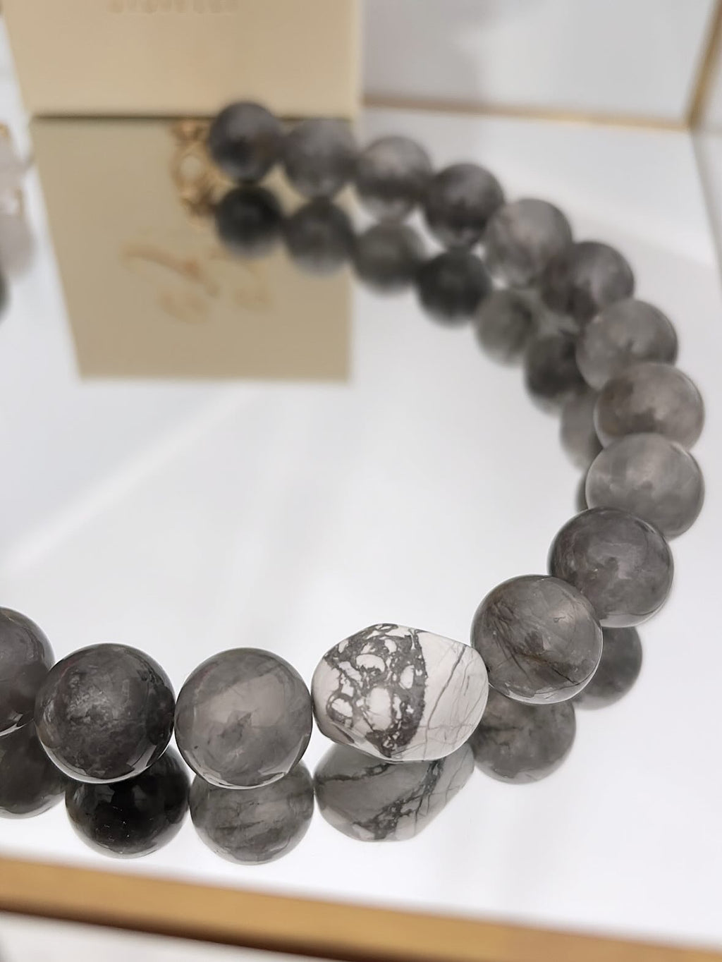 Collana Shanti