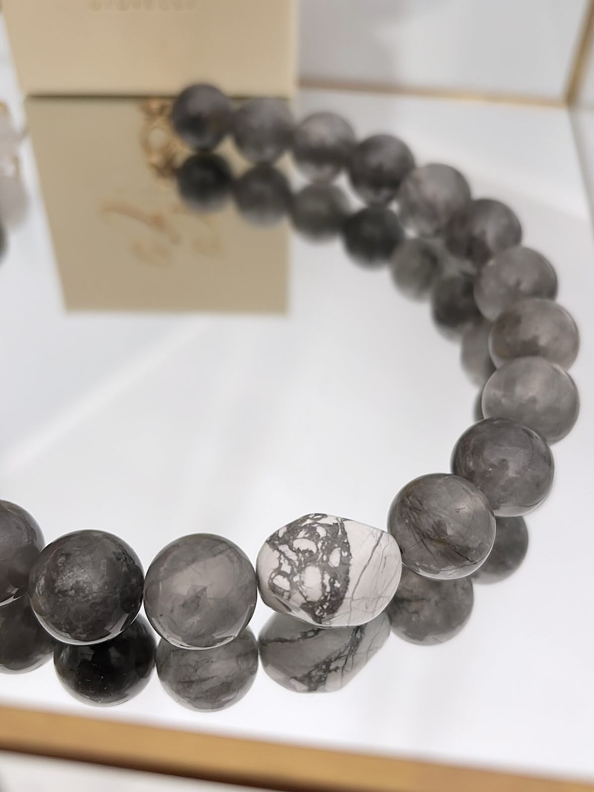 Collana Shanti